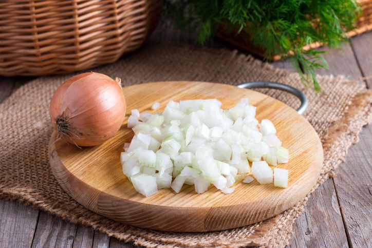 Trik potong bawang bombai