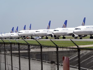 Diminta Cuti Tanpa Digaji, Karyawan Gugat United Airlines