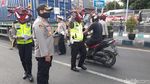 Polisi Corona Imbau Warga untuk Waspada COVID-19