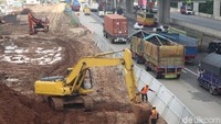 Menteri Badan Usaha Milik Negara (BUMN) Erick Thohir mengatakan tidak semua proyek di BUMN mengalami penundaan di tengah merebaknya virus corona atau Covid-19. Seperti proyek Kereta Cepat Jakarta-Bandung dipastikan jalan terus. 
