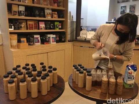Seribu Kopi Botol untuk Pejuang Covid-19 di Jawa Barat