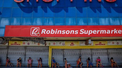 Potret Antrean Panjang Warga Filipina saat Belanja di Swalayan