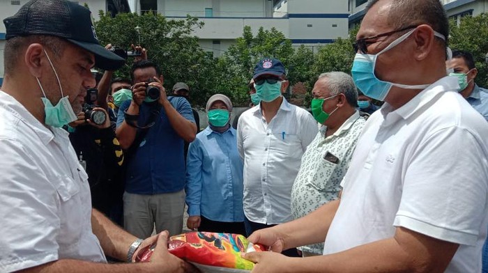 Pemko Medan Mulai Bagi-Bagi Beras ke Warga Terdampak Corona