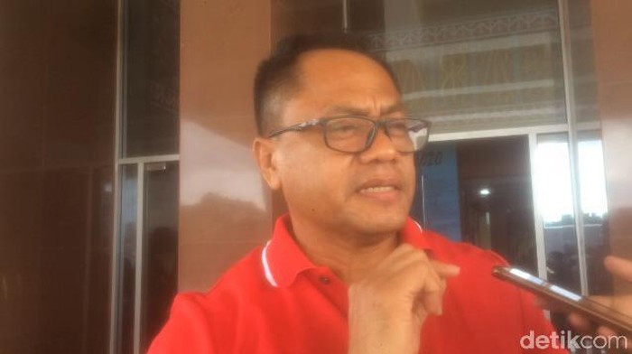ketua harian gugus tugas percepatan penanganan COVID-19 Maluku, Kasrul Selang