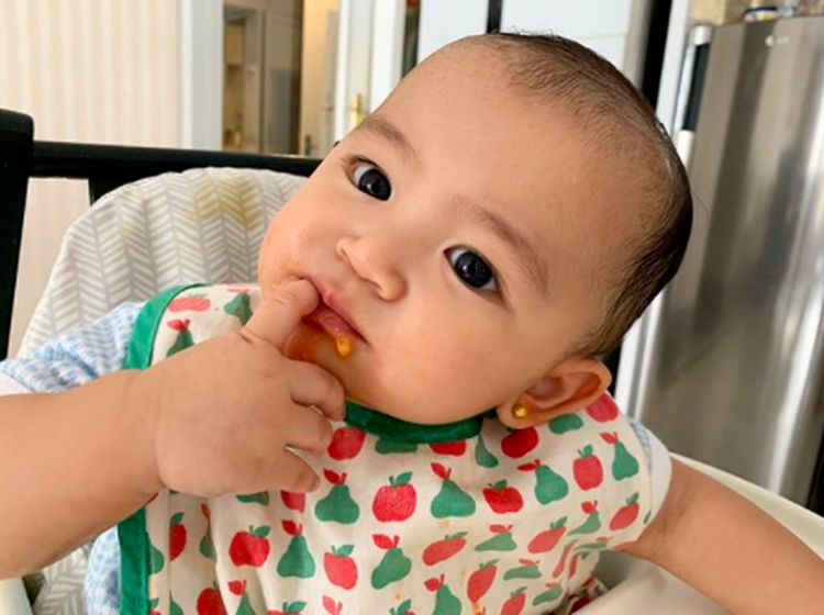 Belum 1 Tahun, Ini Imutnya Thania Onsu Kalau Lagi Makan