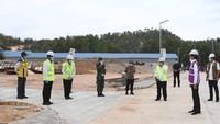 Sementara Zona B meliputi fasilitas penampungan dan fasilitas pendukung seperti ruang isolasi, ruang observasi, Laboratorium, ruang sterilisasi, GWT, Central Gas Medik, instalasi jenazah, landasan helicopter (helipad), dan zona utilitas. Foto: Dok. Istimewa/Kementerian PUPR: Penampakan RS Corona di Pulau Galang