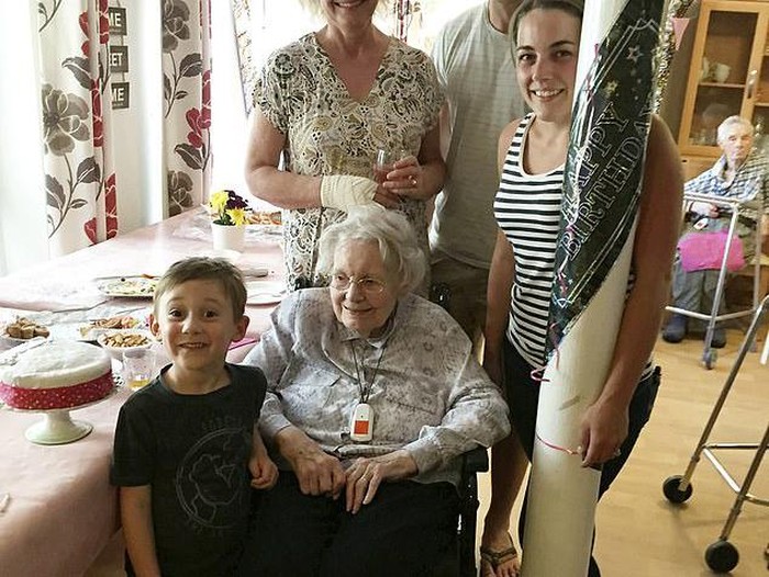 Nenek 99 tahun sembuh dari corona karena marmalade