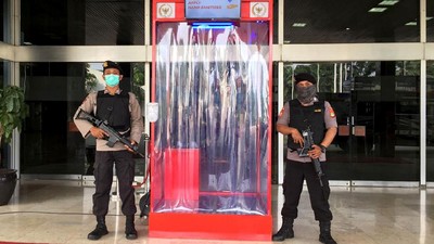 Potret Beberapa Instansi Negara yang Pakai Bilik Disinfektan