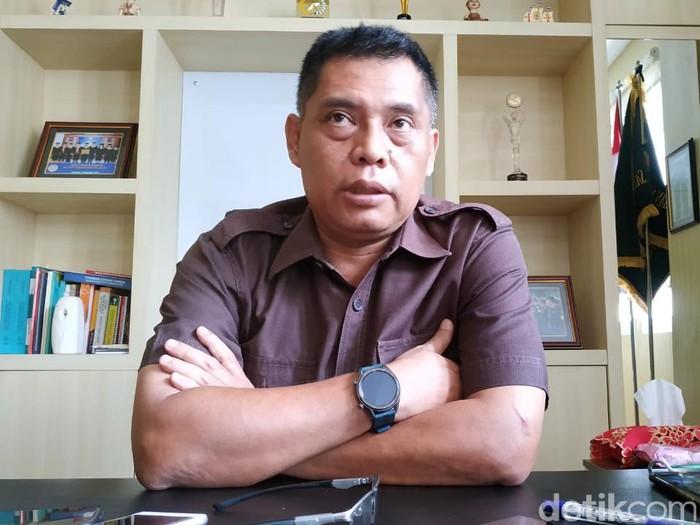 Pemkot Surabaya akan mengirimkan surat kepada seluruh kedutaan RI di negara-negara sahabat. Langkah itu sebagai wujud kepedulian pemkot pada warga Surabaya di luar negeri.
