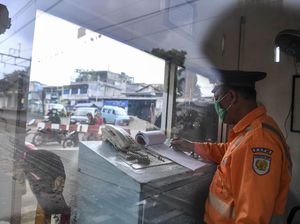 Mereka yang Tetap Tugas saat Pandemi Corona Melanda