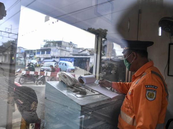 Mereka yang Tetap Tugas saat Pandemi Corona Melanda