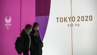 Oleh karena itu Jepang sengaja membiarkan pasar metropolitan di Tokyo tetap buka dengan mengucurkan dana bantuan demi kestabilan ekonomi di negara Seribu Bunga Sakura itu. Bagaimana dengan Indonesia? Getty Images/Carl Court