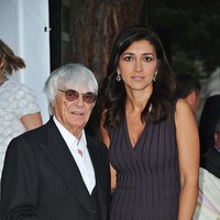 Fabiana yang merupakan lulusan hukum itu kini ikut terjun mengurus perusahaan F1 milik sang suami.  Foto: dok. Getty Images