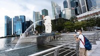 Selanjutnya ada Singapura, negara dengan segala hal yang modern baik dari sisi ekonomi maupun sosial. Saat ini Singapura telah menyisihkan S$48 miliar atau setara dengan Rp 548 triliun untuk mendukung sektor usaha dan rumah tangga, setelah ekonomi Asia Tenggara diprediksi menyusut lebih dari yang diperkirakan pada kuartal pertama tahun ini. Anadolu Agency via Getty Images