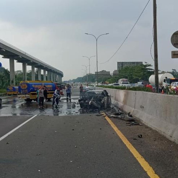 Wakil Jaksa Agung Meninggal, 1 Penumpang Nissan GT-R yang Terbakar Luka Ringan