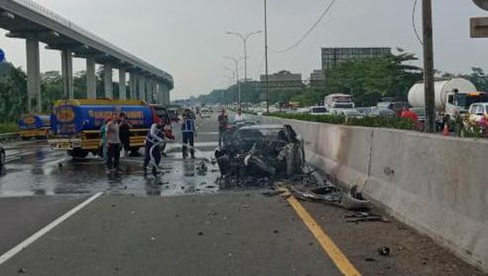 Wakil Jaksa Agung Meninggal, 1 Penumpang Nissan GT-R yang Terbakar Luka Ringan