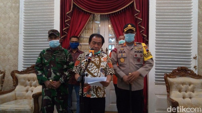 Bupati Banjarnegara, Budhi Sarwono saat jumpa pers, Sabtu (4/4/2020).