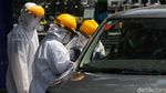 Potret Warga Bandung Jalani Rapid Test dengan Drive Thru