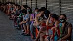 Potret Antrean Panjang Warga Filipina saat Belanja di Swalayan