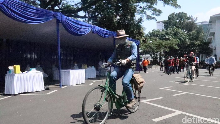 Ridwan Kamil tinjau rapid test di balai kota