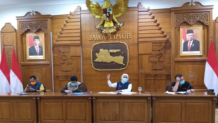 Gubernur Jawa Timur Khofifah jumpa pers di grahadi