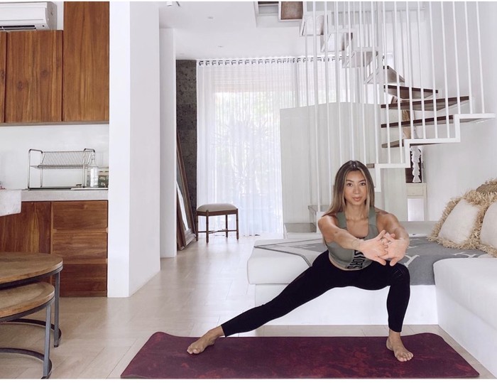 Jennifer Bachdim Olahraga di rumah ala Jennifer Bachdim