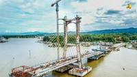 Jembatan Teluk Kendari juga akan mempermudah akses masyarakat yang berada di kawasan Kota Lama atau Poasia yang selama ini dipisahkan oleh Teluk. Masyarakat harus menyeberangi Teluk Kendari menggunakan kapal ferry atau memutari teluk sejauh 20 Km dengan waktu tempuh 30-35 menit. Dengan adanya Jembatan Teluk Kendari maka jarak semakin dekat dan waktu tempuh yang dibutuhkan hanya sekitar 5 menit.Foto: Dok. Istimewa/Kementerian PUPR