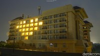 Aksi solidaritas dari hotel-hotel di Yogyakarta ini berupa sinyal tanda cinta yang dilakukan dengan menyalakan beberapa lampu kamar hotel atau lampu hiasan pada masing-masing hotel hingga membuat bentuk hati atau cinta.