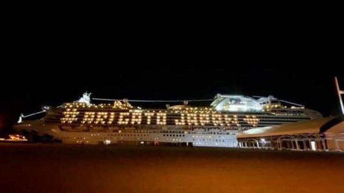 Kapal Diamond Princess di Jepang yang kembali berlayar.