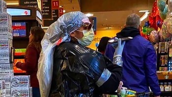 Malah ini sudah diplastik, pakai selotip juga. Foto: Bored Panda