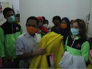 Bupati Lumajang Apresiasi Komunitas AMS Produksi APD buat Paramedis