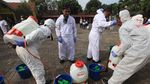Penyemprotan Disinfektan di Pemukiman Padat Penduduk