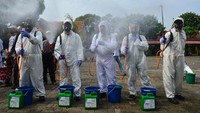Sedikitnya 3.000 rumah yang ada di kawasan tersebut mendapatkan fasilitas gratis penyemprotan disinfektan dan beberapa sekolah serta fasilitas umum yang ada di lingkungan sekitar. Foto: dok. DPC NU Jaktim