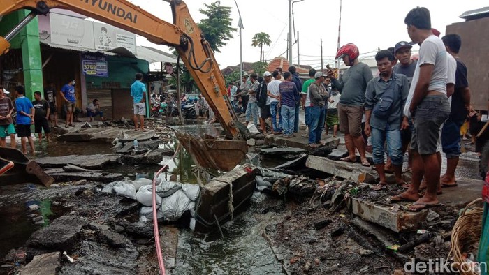 anak hilang masuk selokan