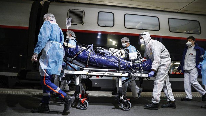 Kereta cepat di Prancis mengangkut pasien Corona (AP news)