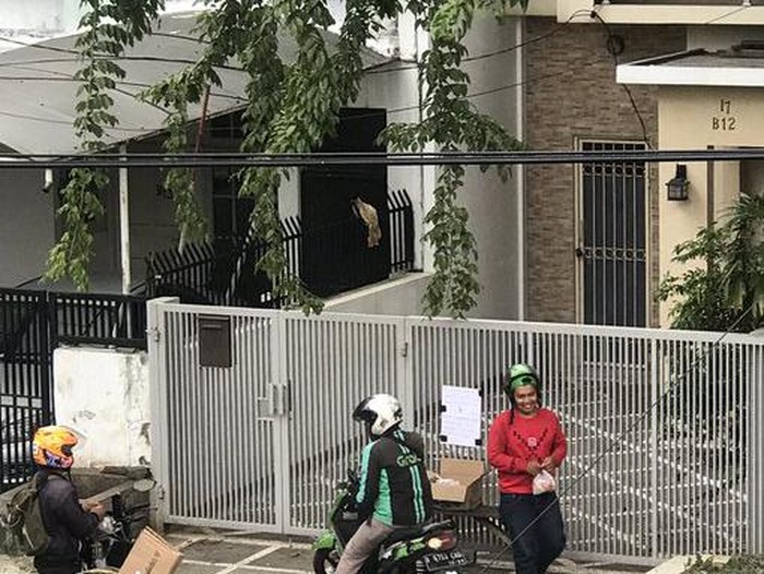 bagikan makanan gratis