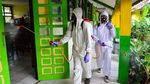 Penyemprotan Disinfektan di Pemukiman Padat Penduduk