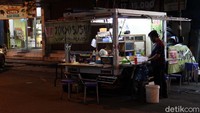 Kini aktivitas jual beli pun dapat dihitung jari.