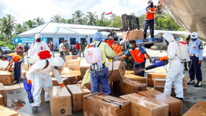 Bantuan APD dan masker yang diterima Dinkes Kaltim.