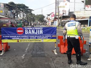 Banjir Rendam 3 Kecamatan di Bandung, Polisi Buka Tutup Jalan