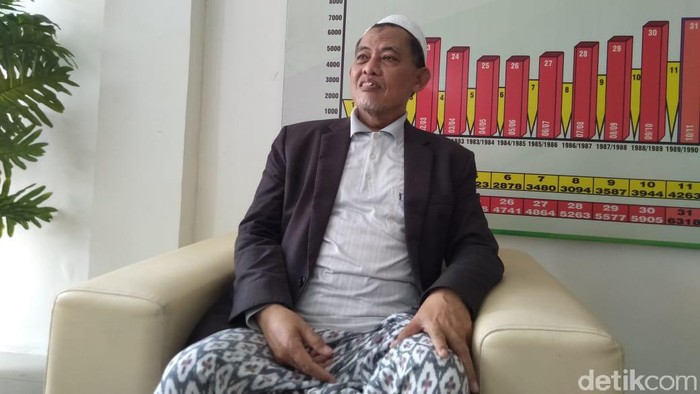 Pengasuh Ponpes Darul Ulum KH Cholil Dahlan