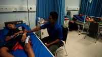 Berdasarkan data rumah sakit, penderita Demam Berdarah Dengue (DBD) terutama pasien anak-anak terus mengalami peningkatan dari Februari mencapai 50 pasien meningkat menjadi 59 pasien DBD pada Maret kemaren. ANTARA FOTO/Oky Lukmansyah.