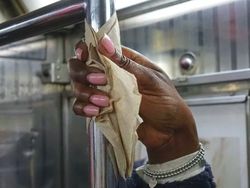 Bermacam Cara agar Tangan Tak Sentuh Benda