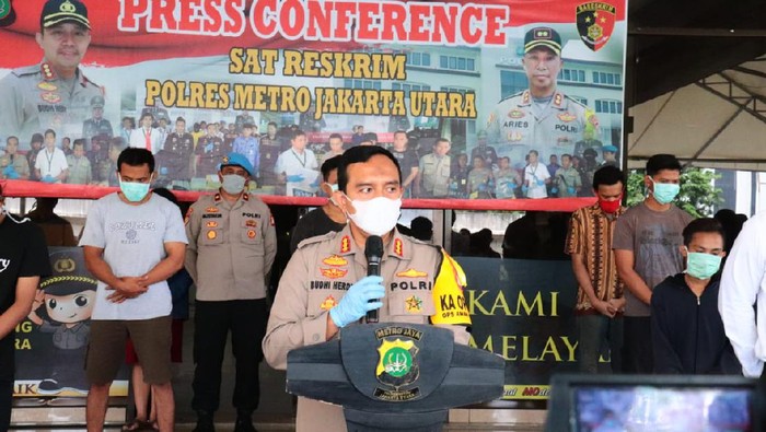 Langgar PSBB, 20 Orang di Jakut Diamankan dari Tempat Fitnes-Kafe