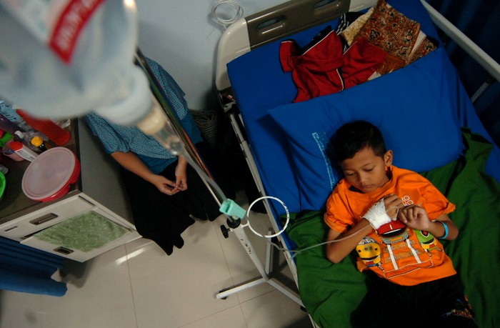 Selain wabah corona, Indonesia juga menghadapi wabah Demam Berdarah Dengue (DBD). Penderita DBD terus meningkat sejak Februari lalu.