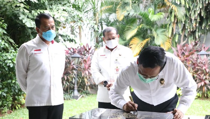 Mahfud Teken Sembilan Prasasti Pembangunan Kabupaten Kepulauan Anambas