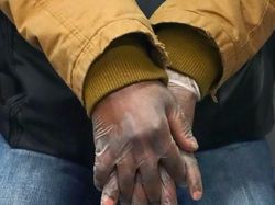 Bermacam Cara agar Tangan Tak Sentuh Benda