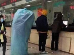 Ragam Aksi Nyeleneh Warga Dunia Lindungi Diri dari Corona