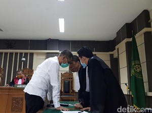 Bupati Kudus Tamzil Masuk Bui Lagi: Dulu Korupsi, Kini Terima Suap