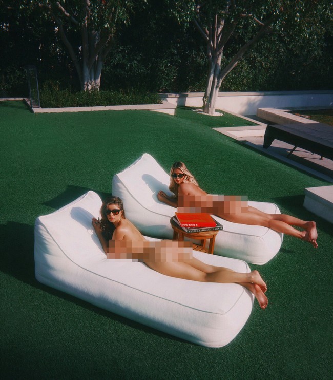 Karantina di rumah adalah waktu yang tepat bagi Demi untuk berjemur di bawah sinar matahari tanpa busana (Foto: Instagram)